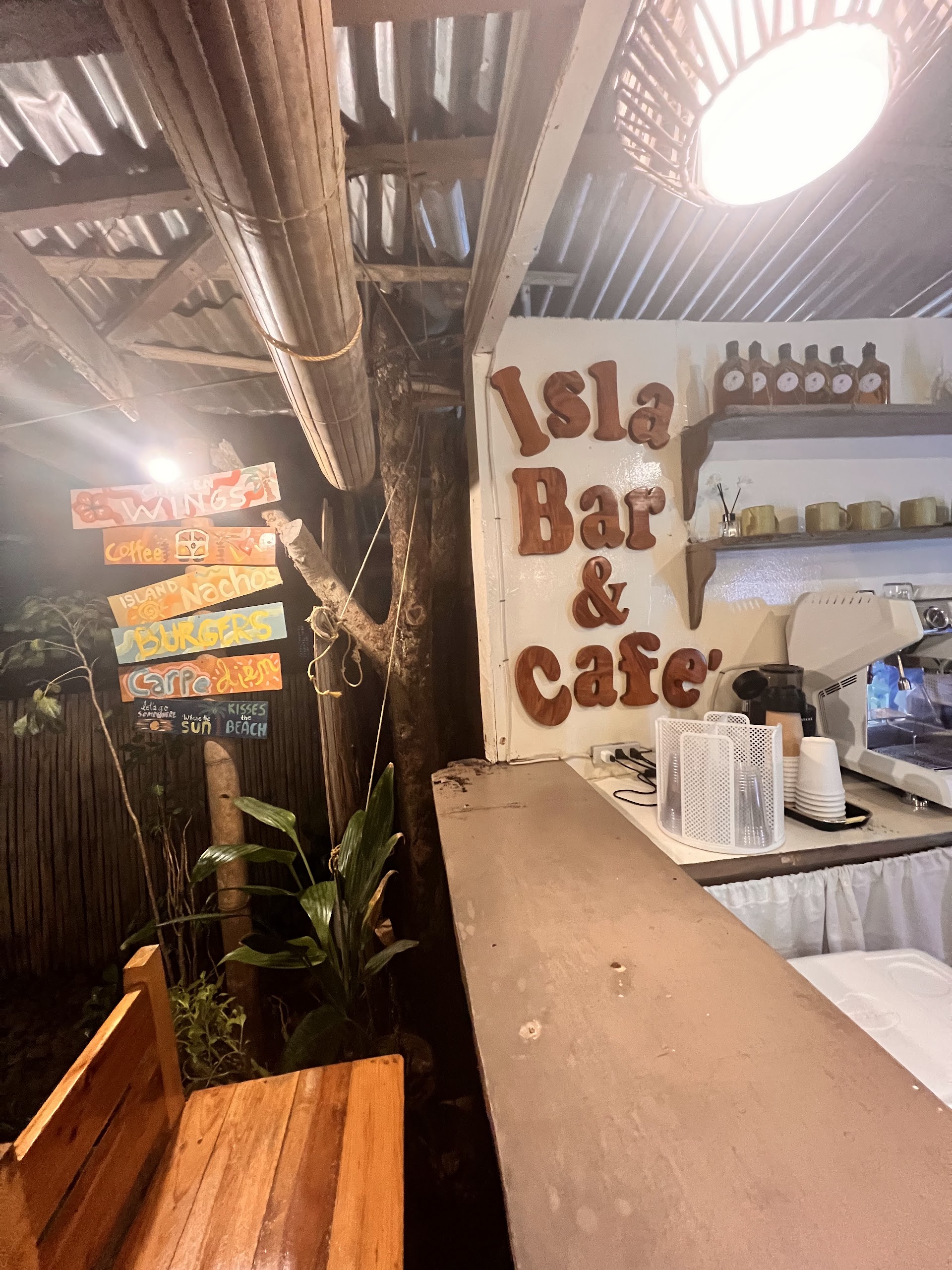 Isla Bar & Cafe’