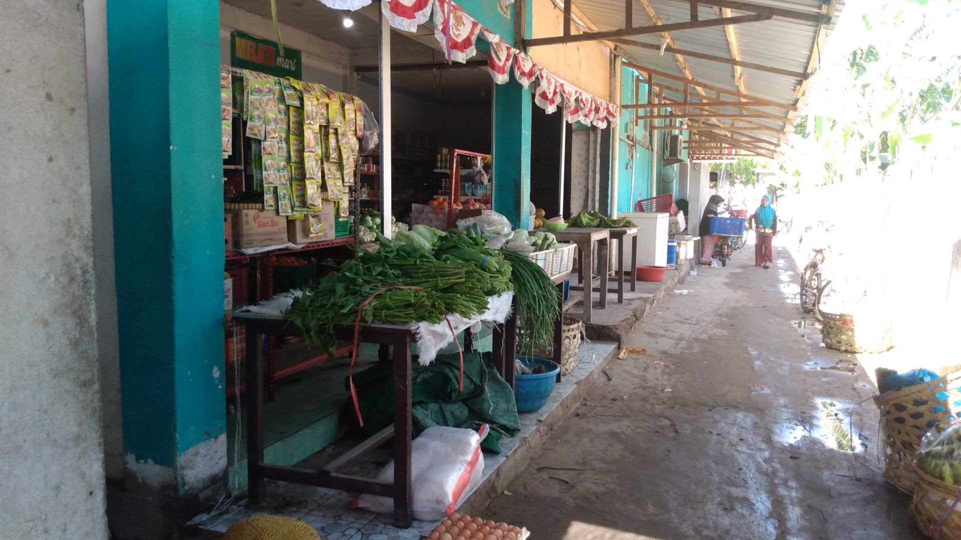 Local veggie and fruit market