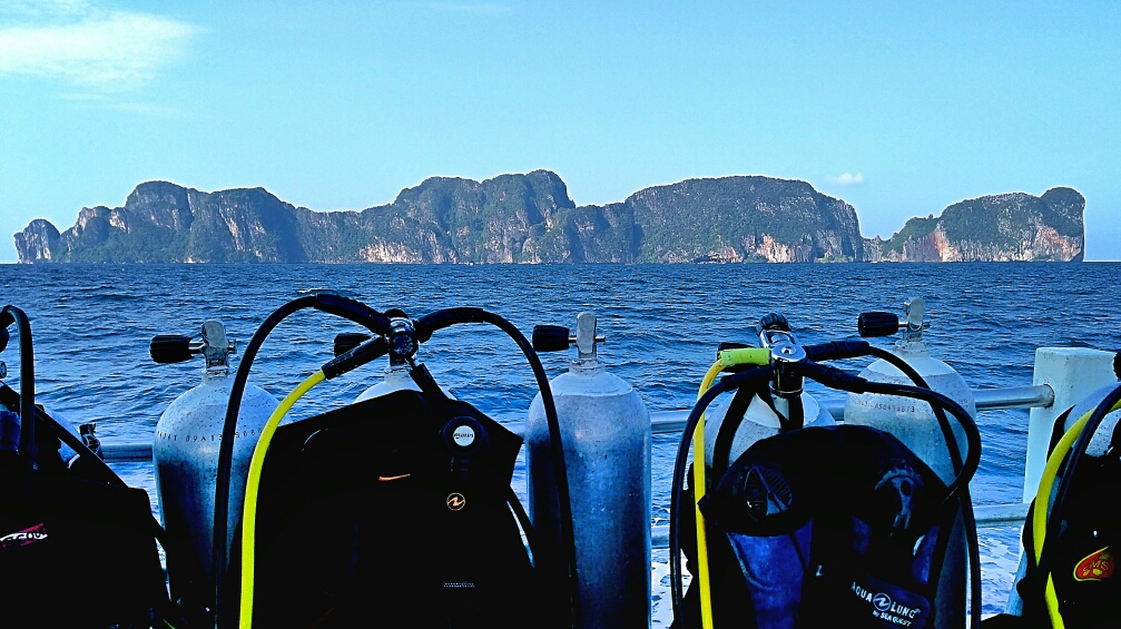 Paragliding in Phi Phi Leh
