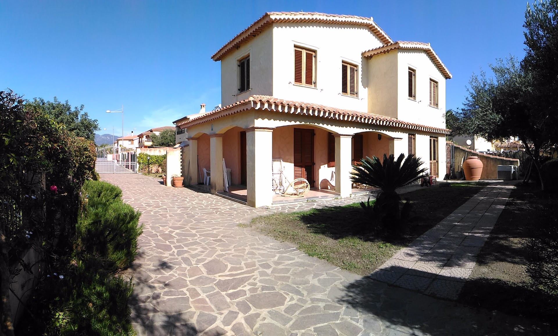 Nora Guesthouse -Rooms and Villas-