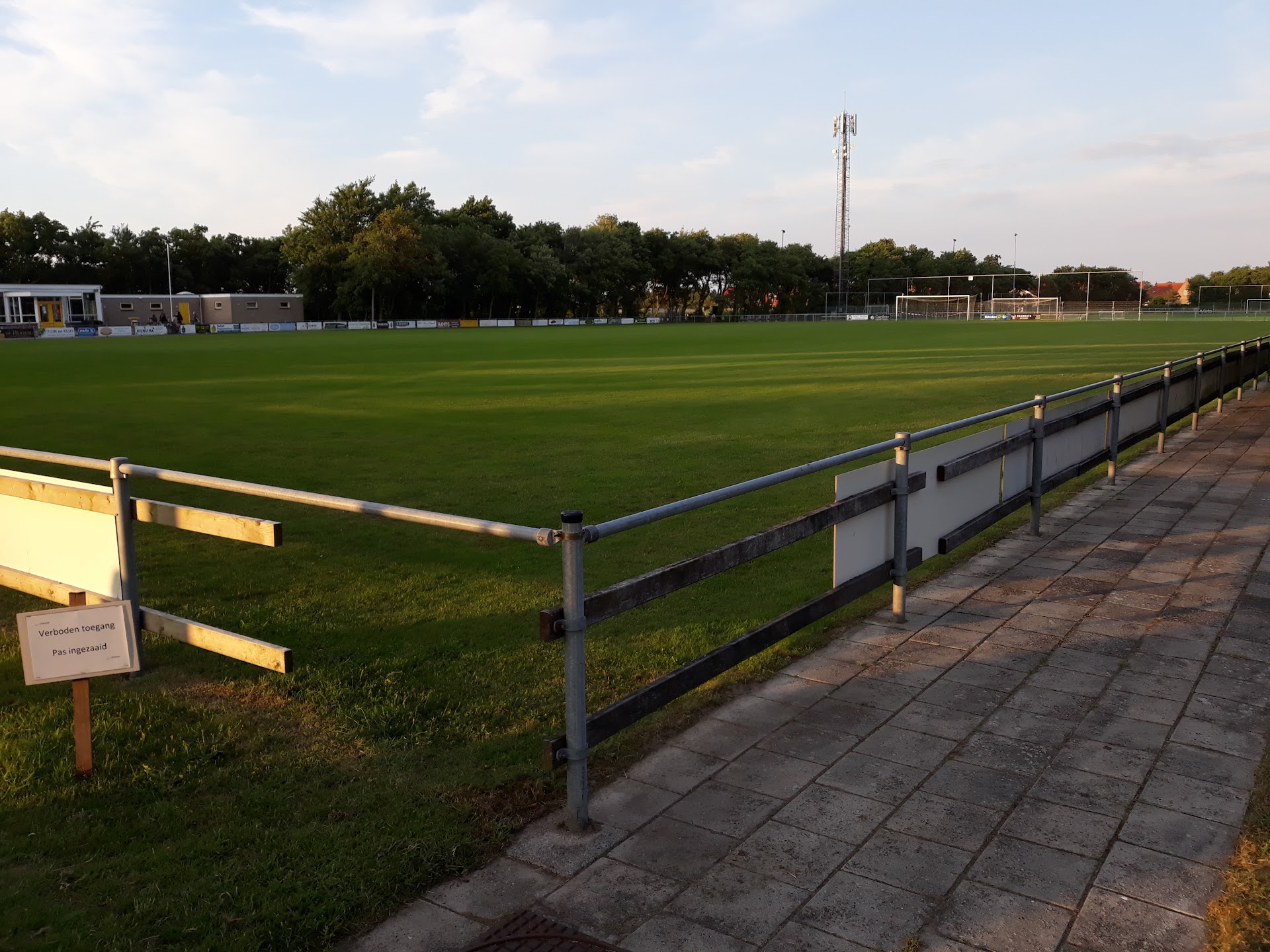 Gyms & Fitness in Buren