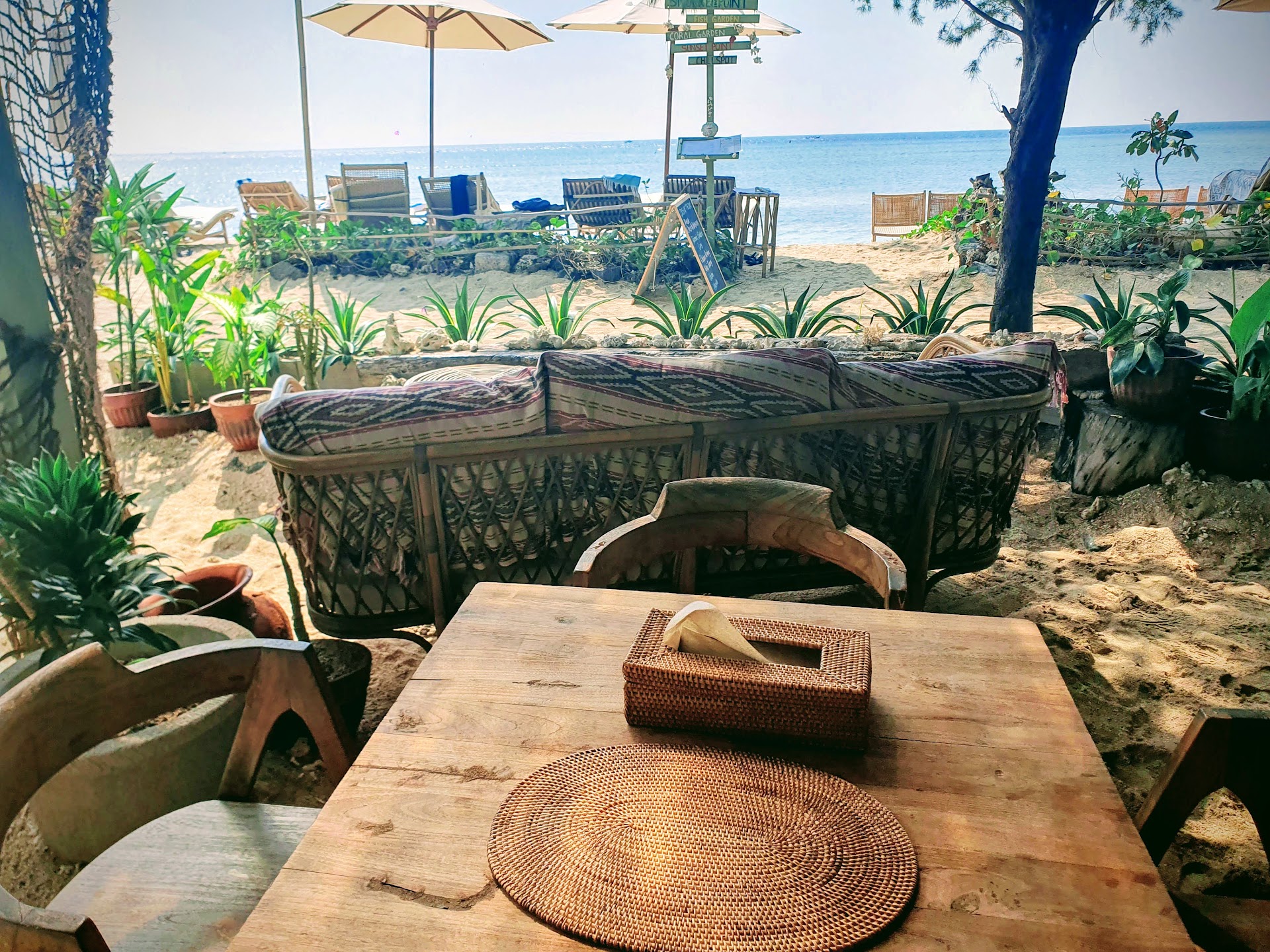 Somewhere Else Beach Bar, Restaurant & Boutique Resort