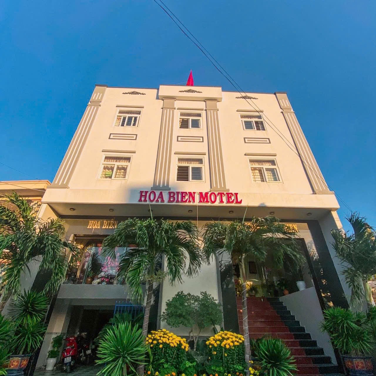 Beach Club & Bali Beds in Ly Son Town