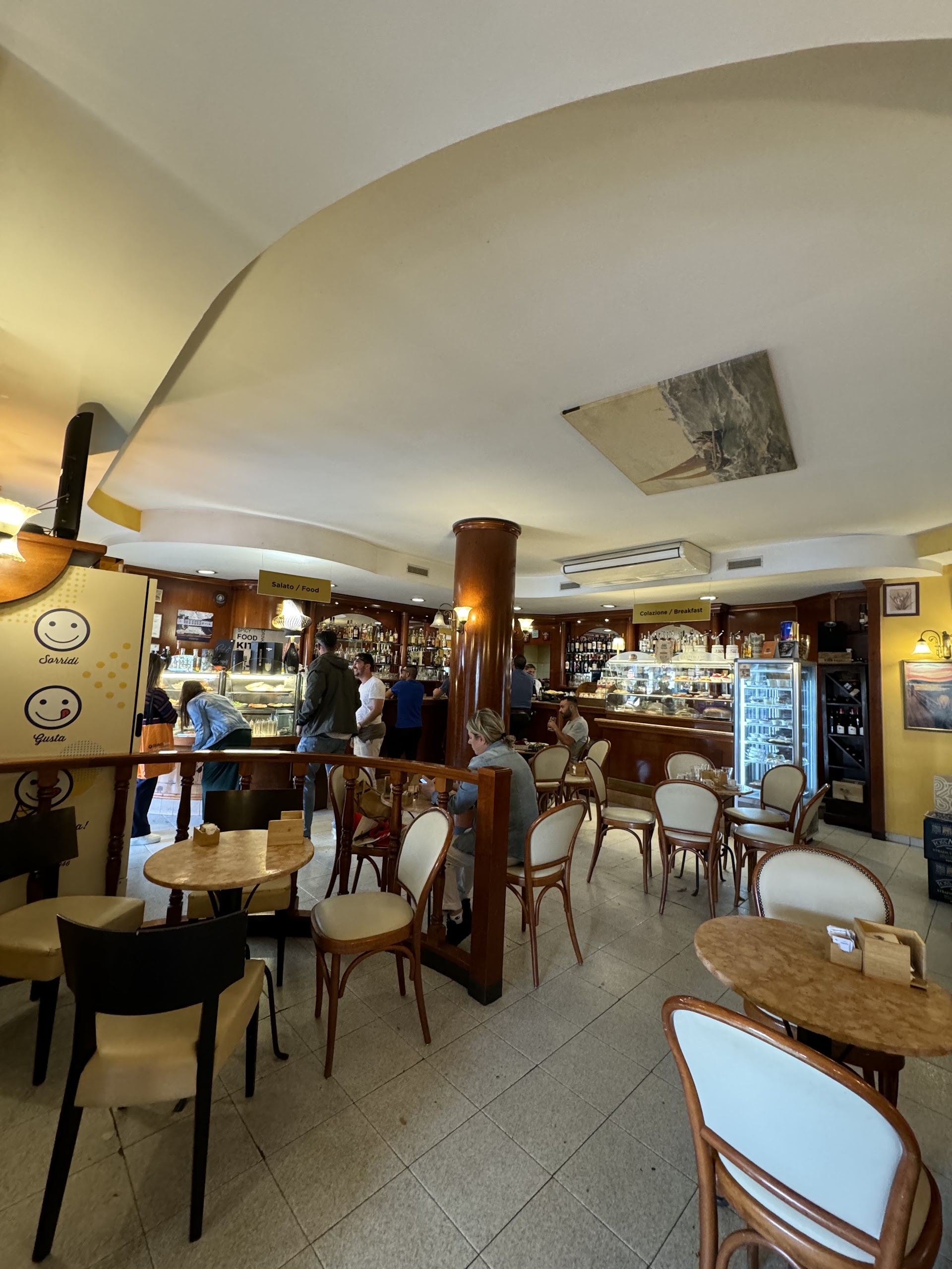 La Dolce Vita Café