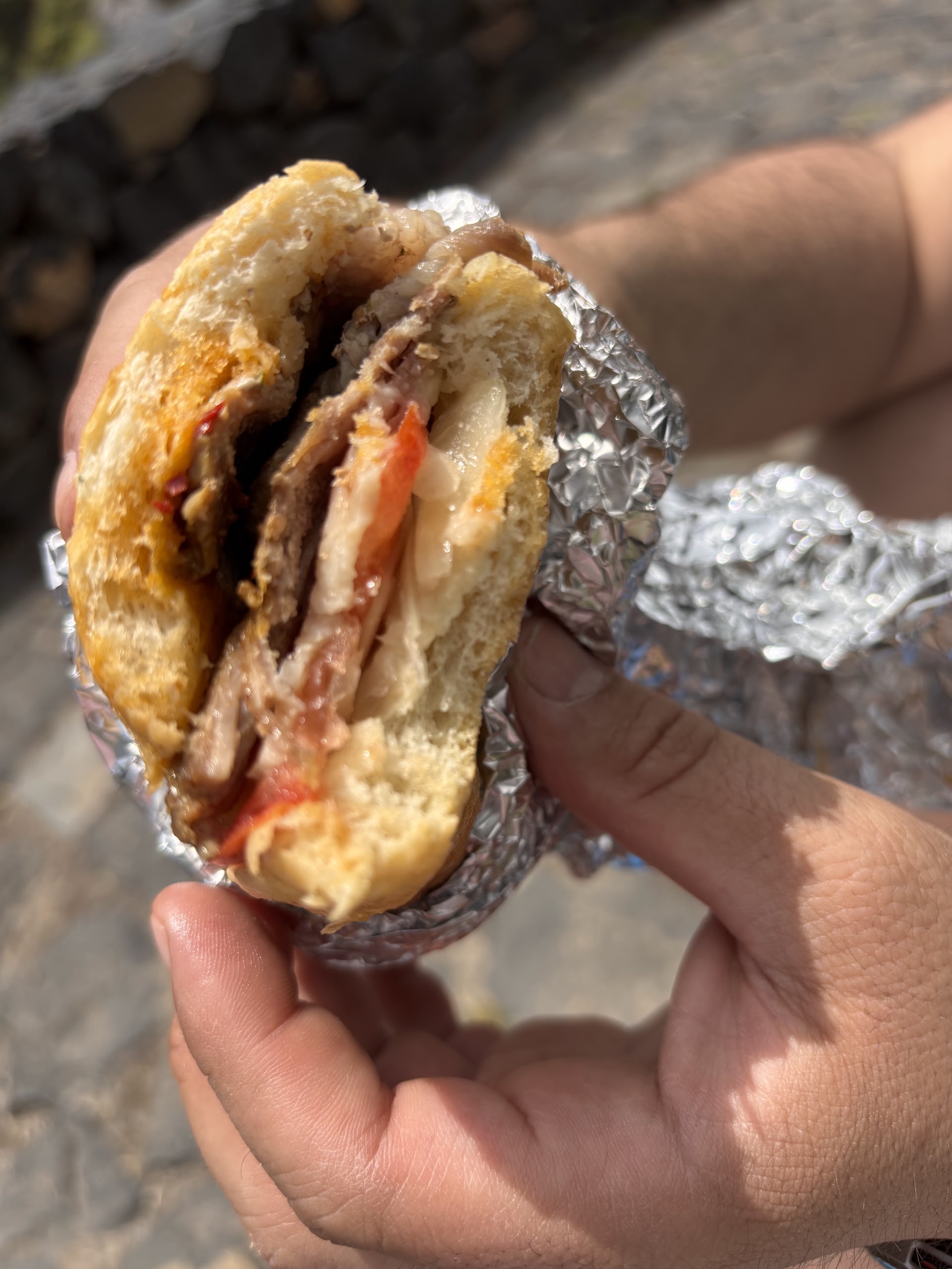 Bocadillo carne cochino picante