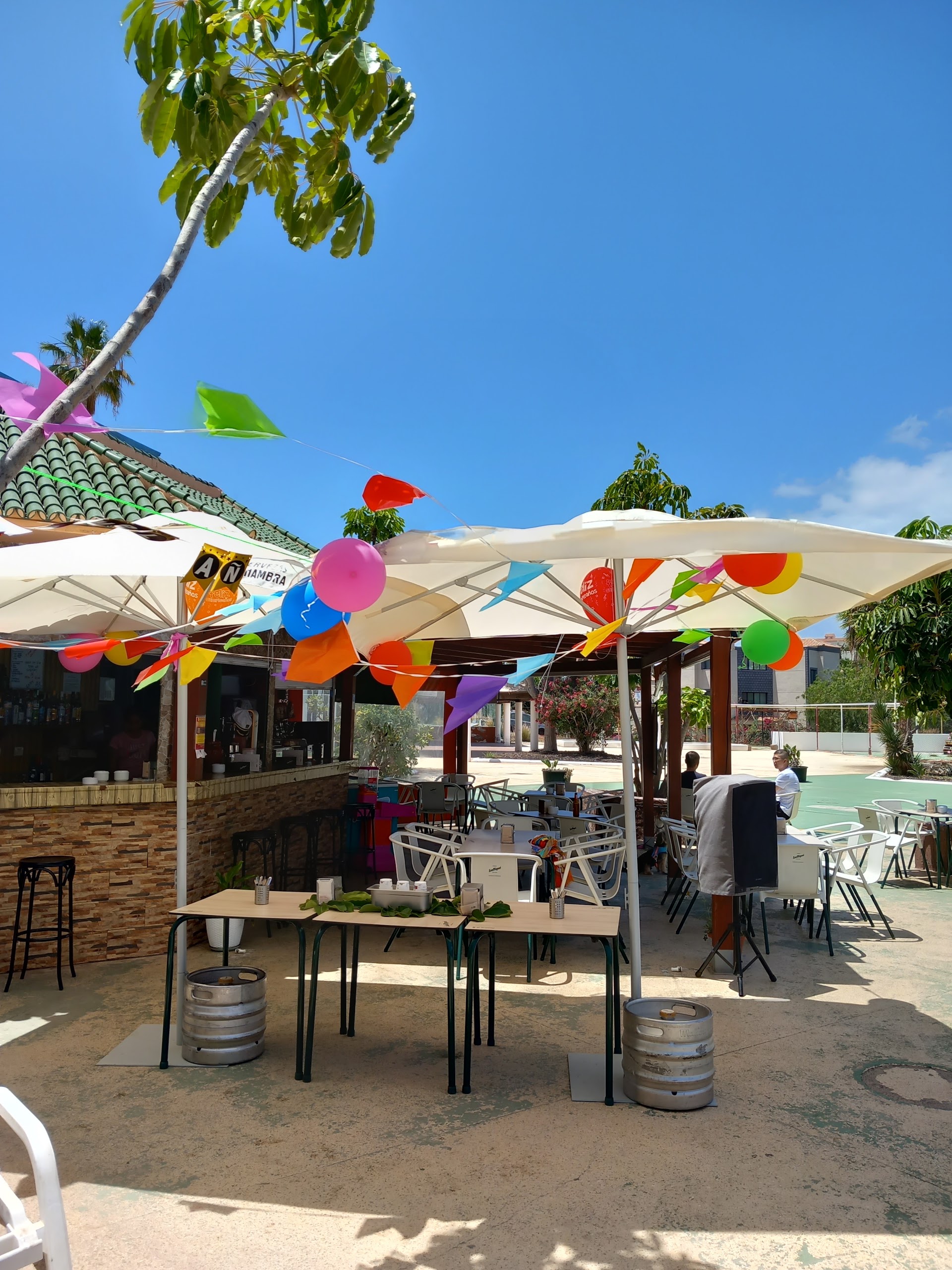 Pool Bar Tapas Capitán