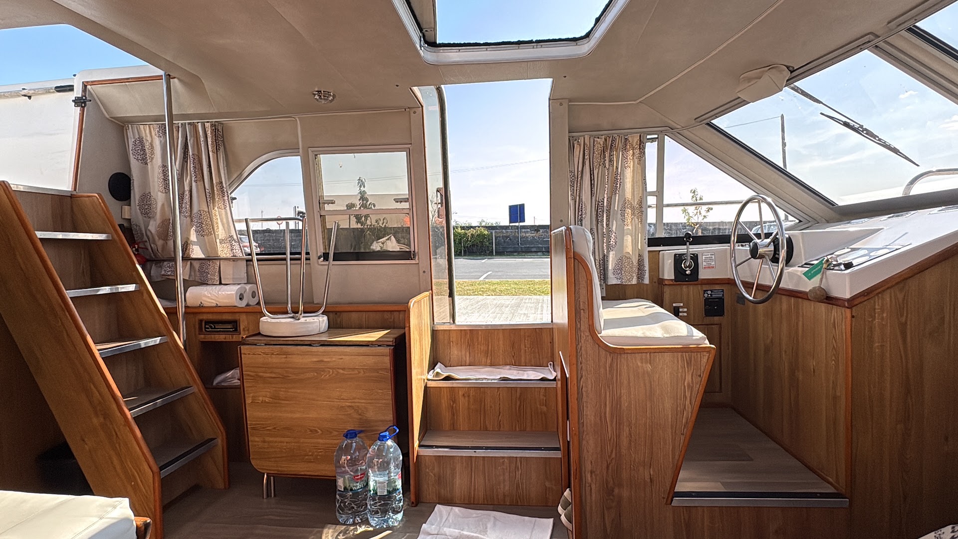 Yacht Charter in West Quarter