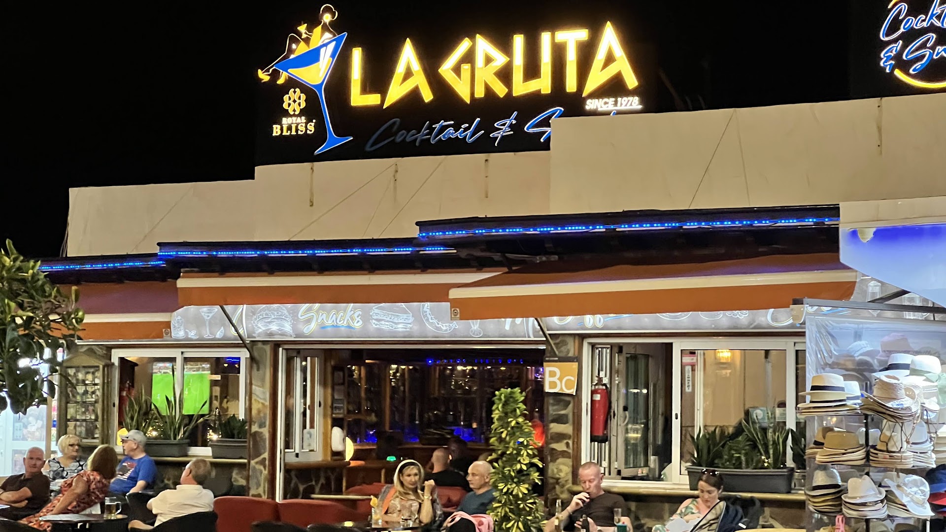 La Gruta Cocktail Bar