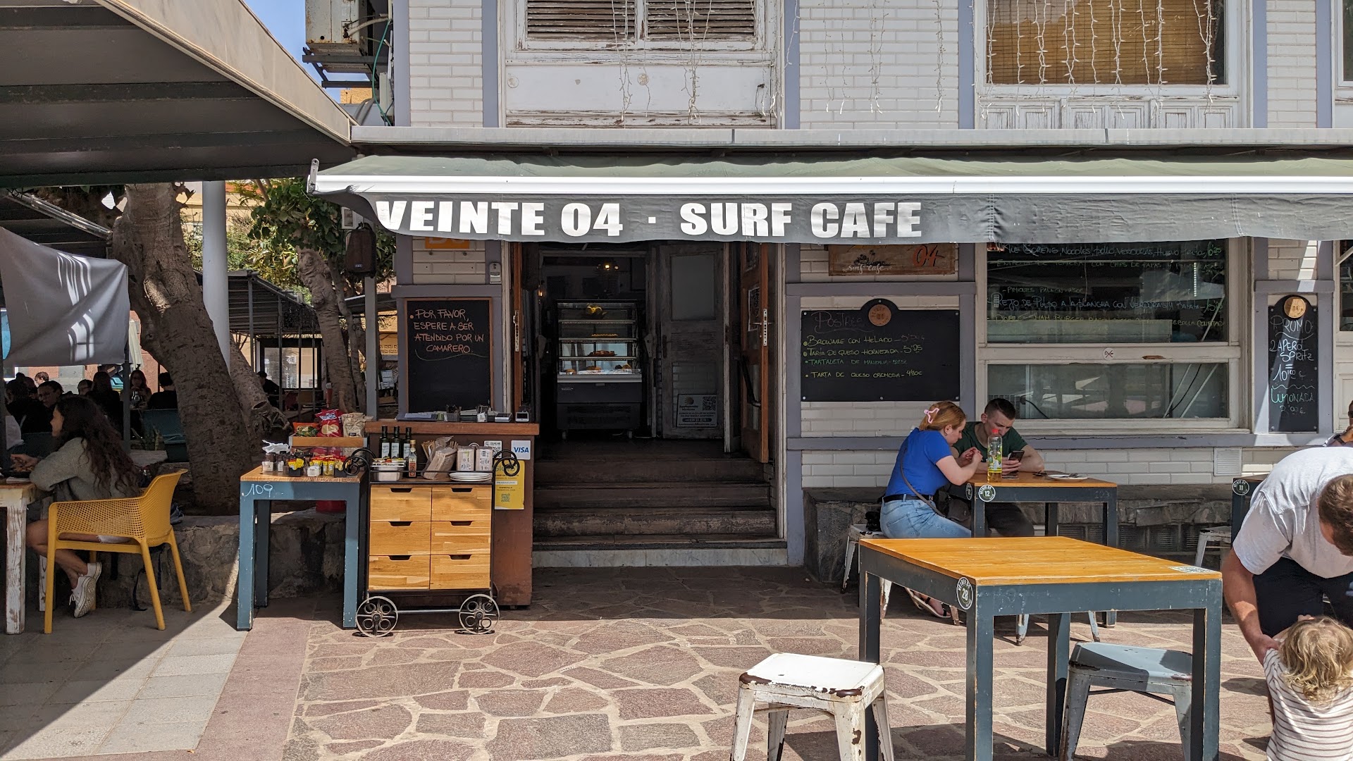 Veinte 04 Surf Cafe
