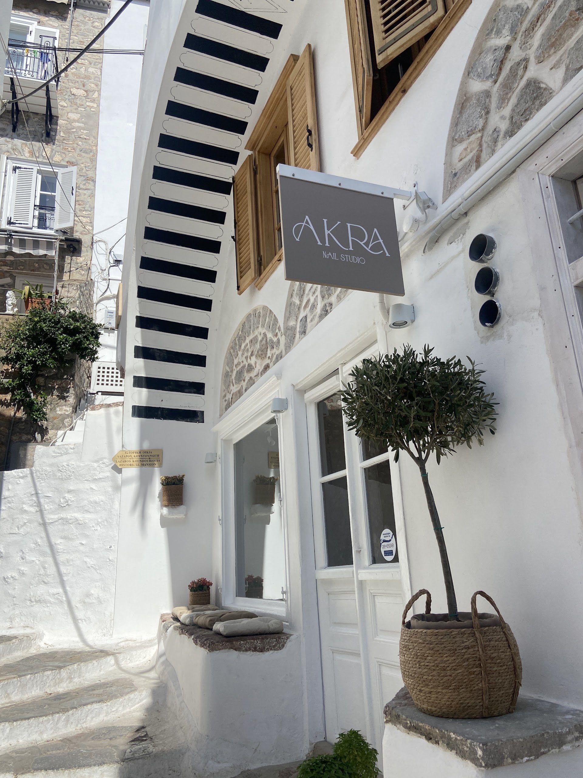 AKRA Nail Studio