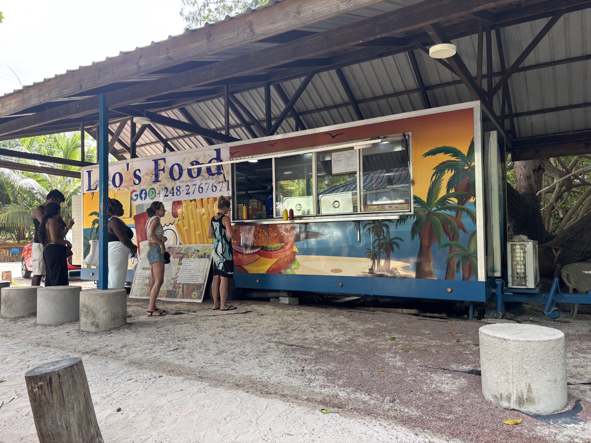 Leo's Food Bus