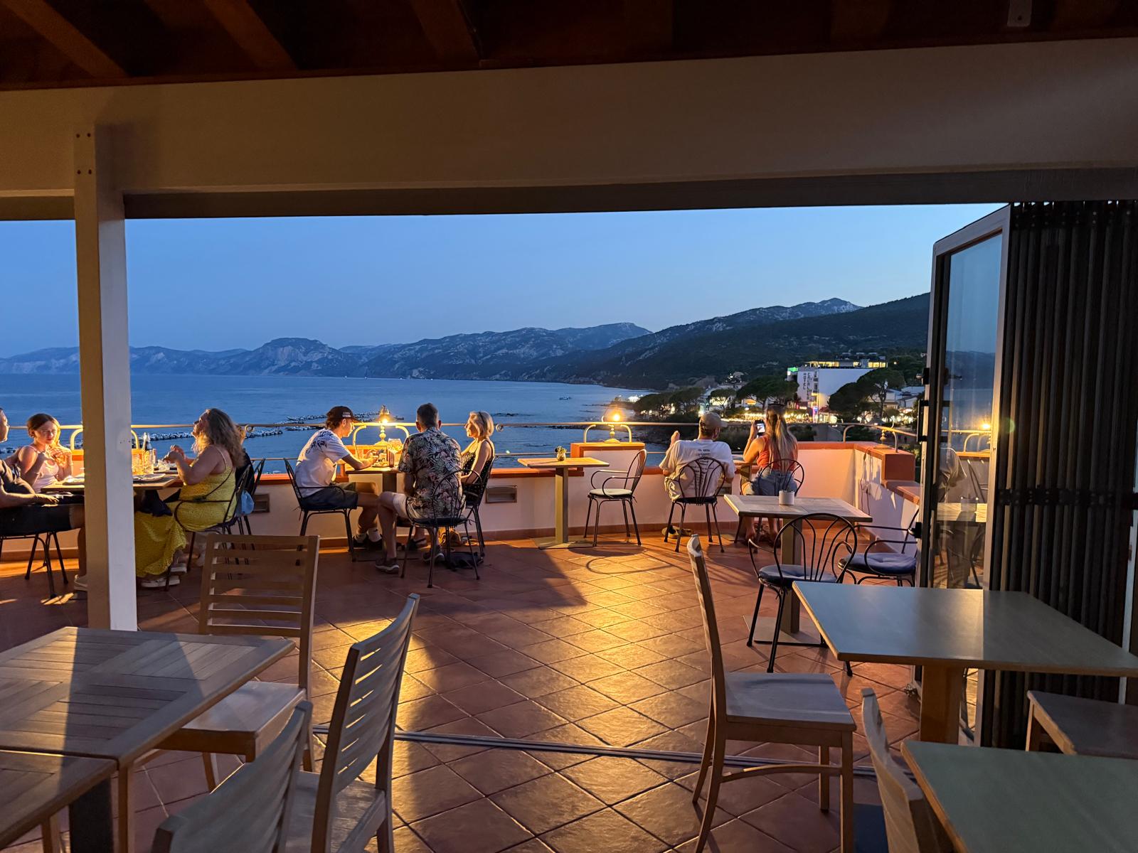 THE ROOFTOP Cala Gonone – Cocktail, Wine & Food