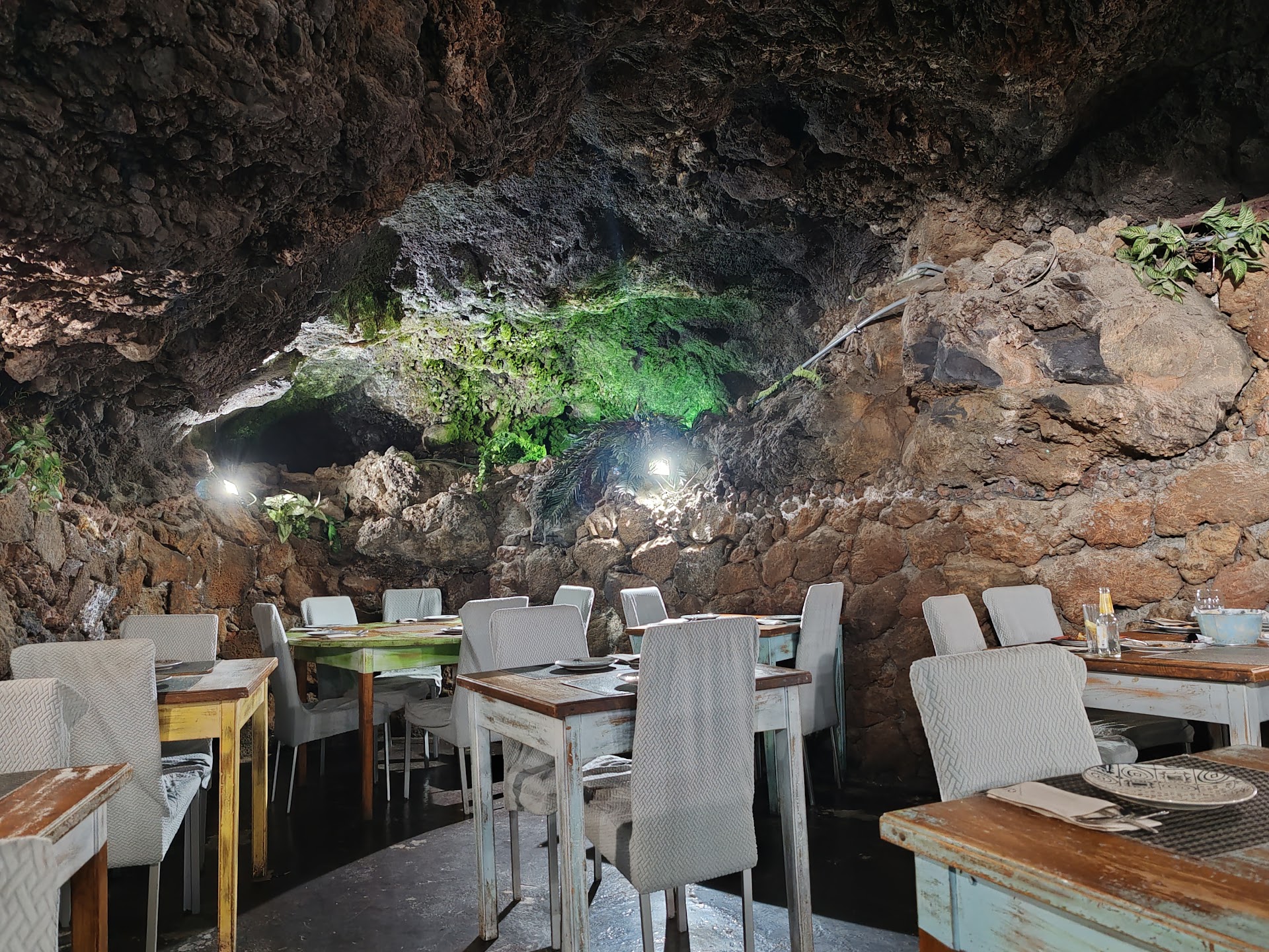 La Cueva Caprichosa