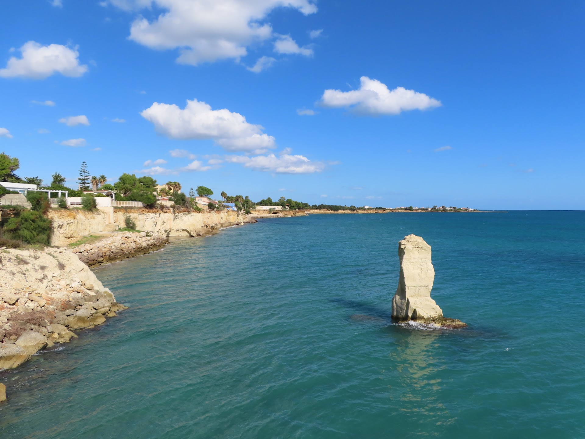 Aura Beach Club - Scogliera bianca - Beach & Restaurant