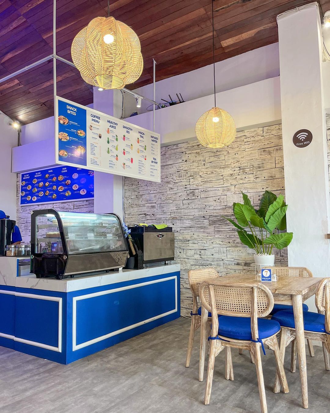 Better Me Cafe Gili Trawangan