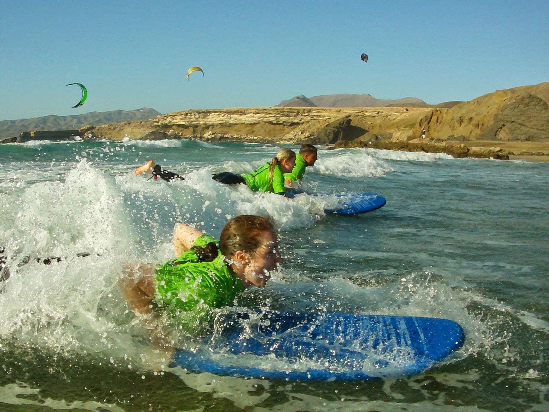 Surfschule Surfzone by Watersports Fuerteventura; Kurse & Verleih