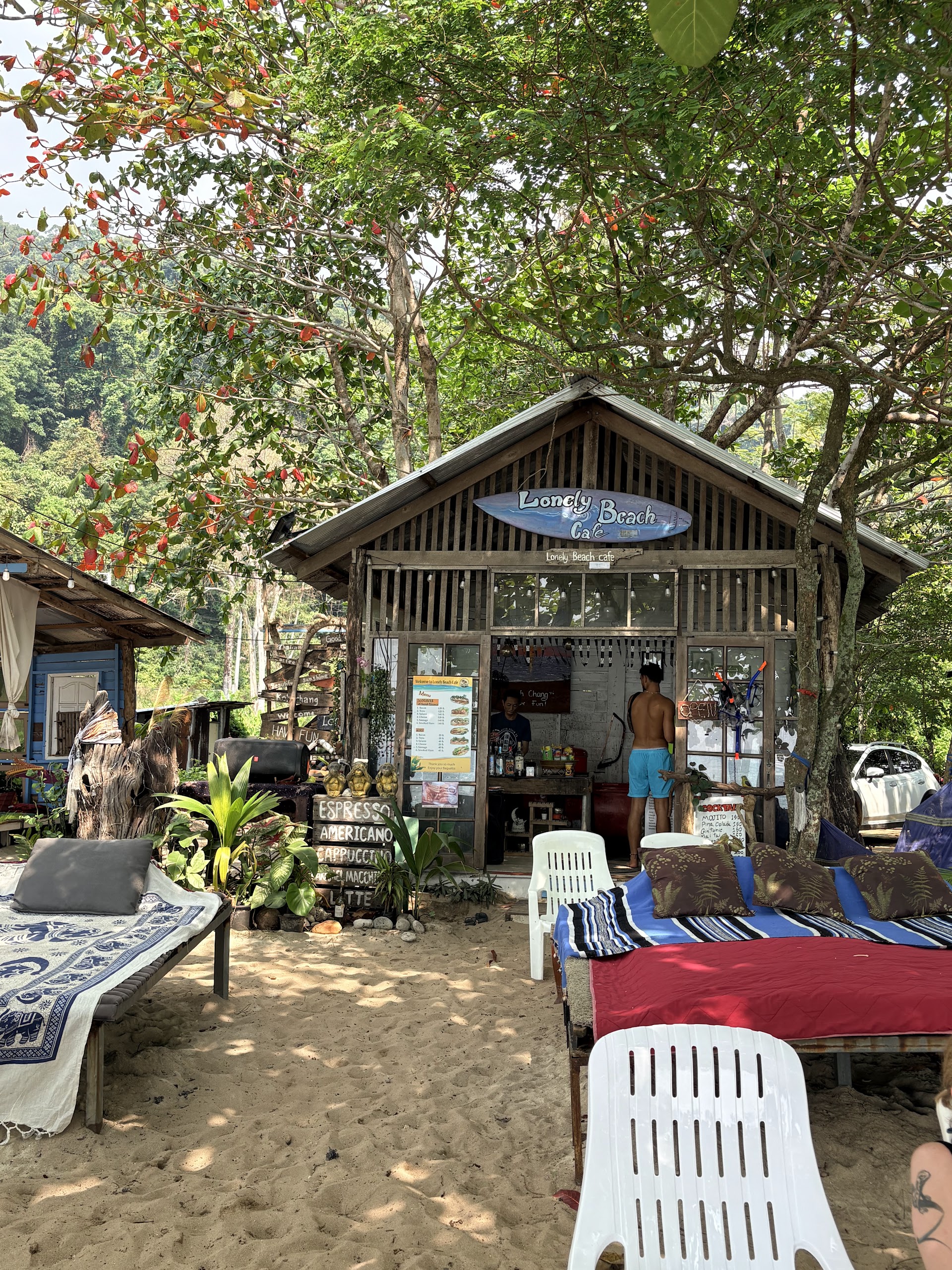 Lonely Beach Cafe เกาะช้าง Koh Chang