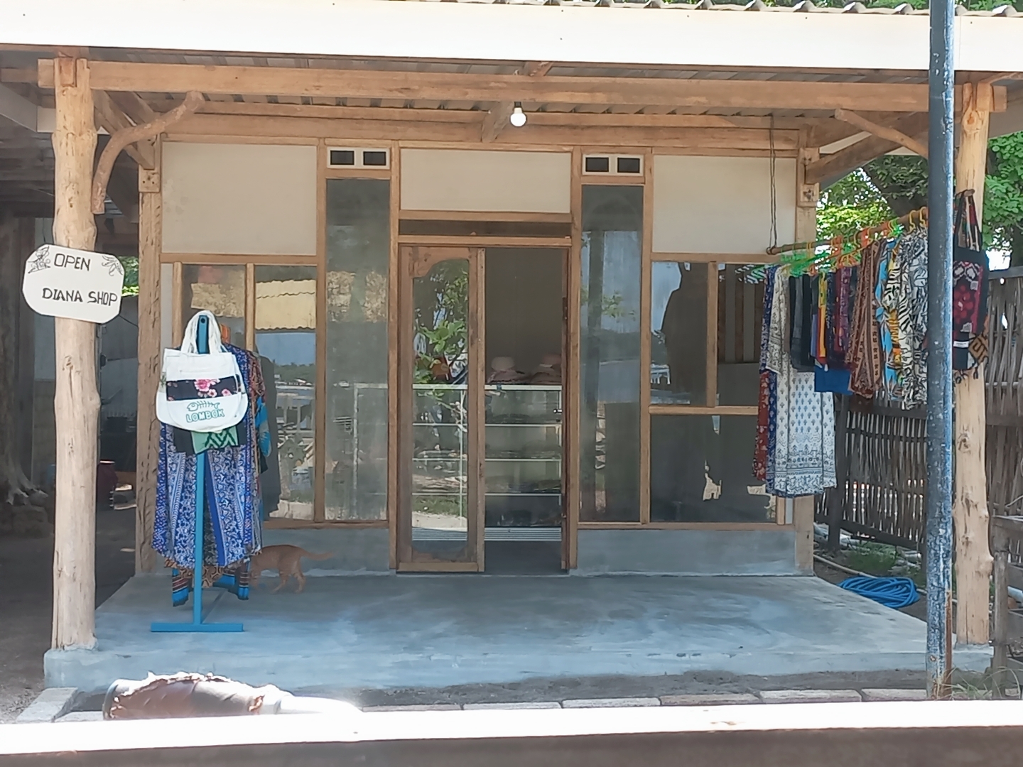Oleh-oleh diana shop gili meno