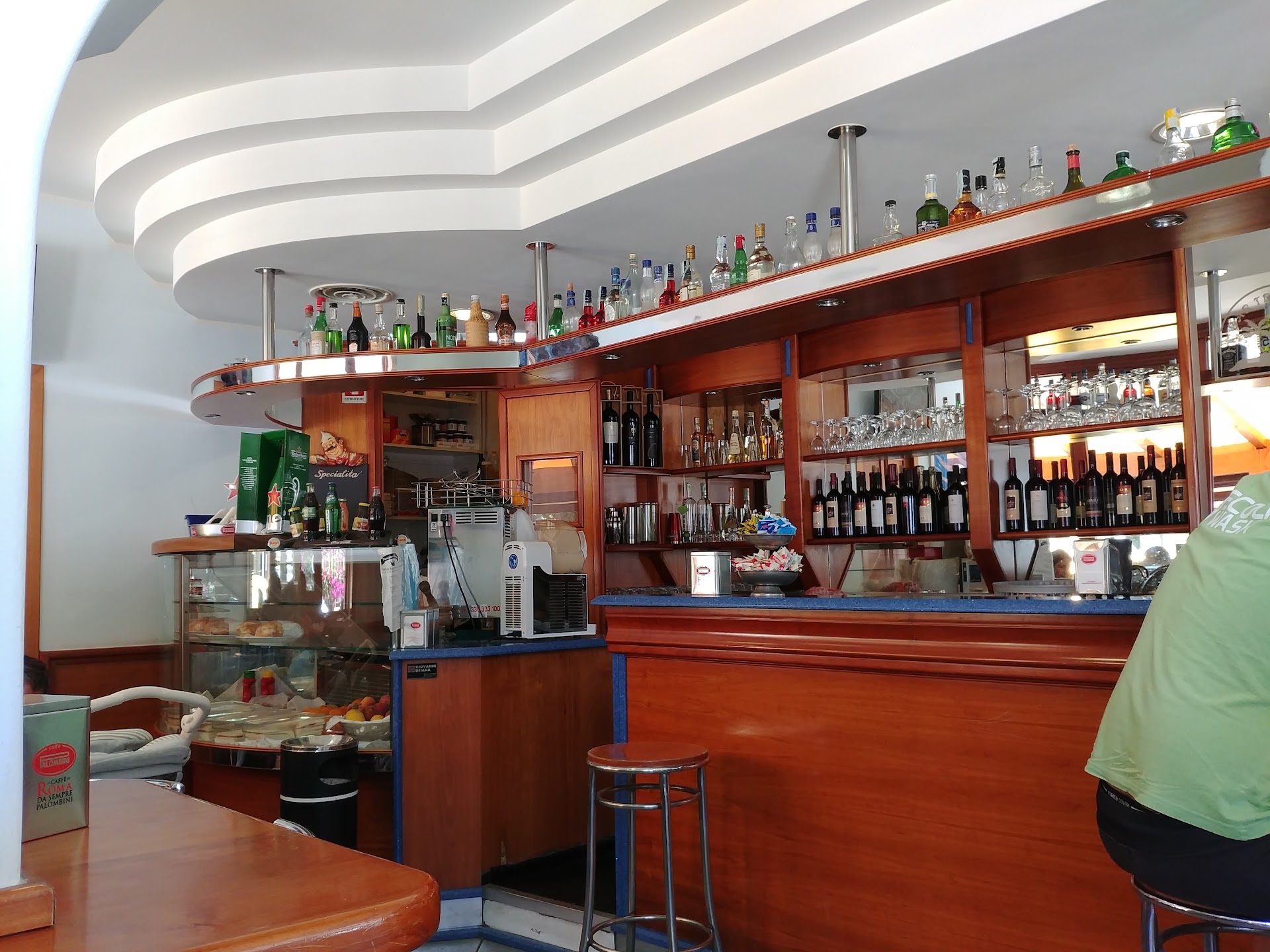 Tropical bar