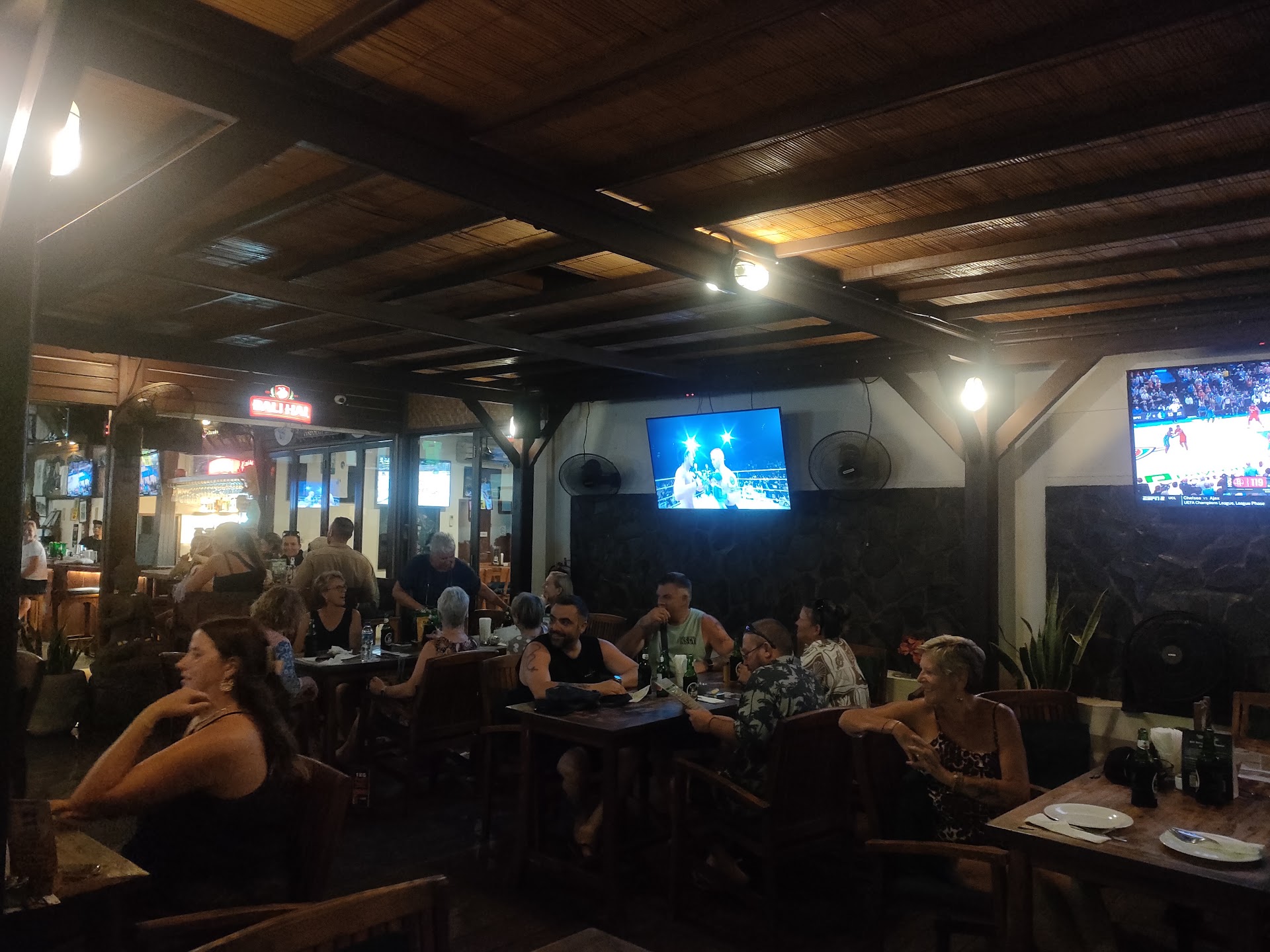 Lucky Day Sports Bar Bali