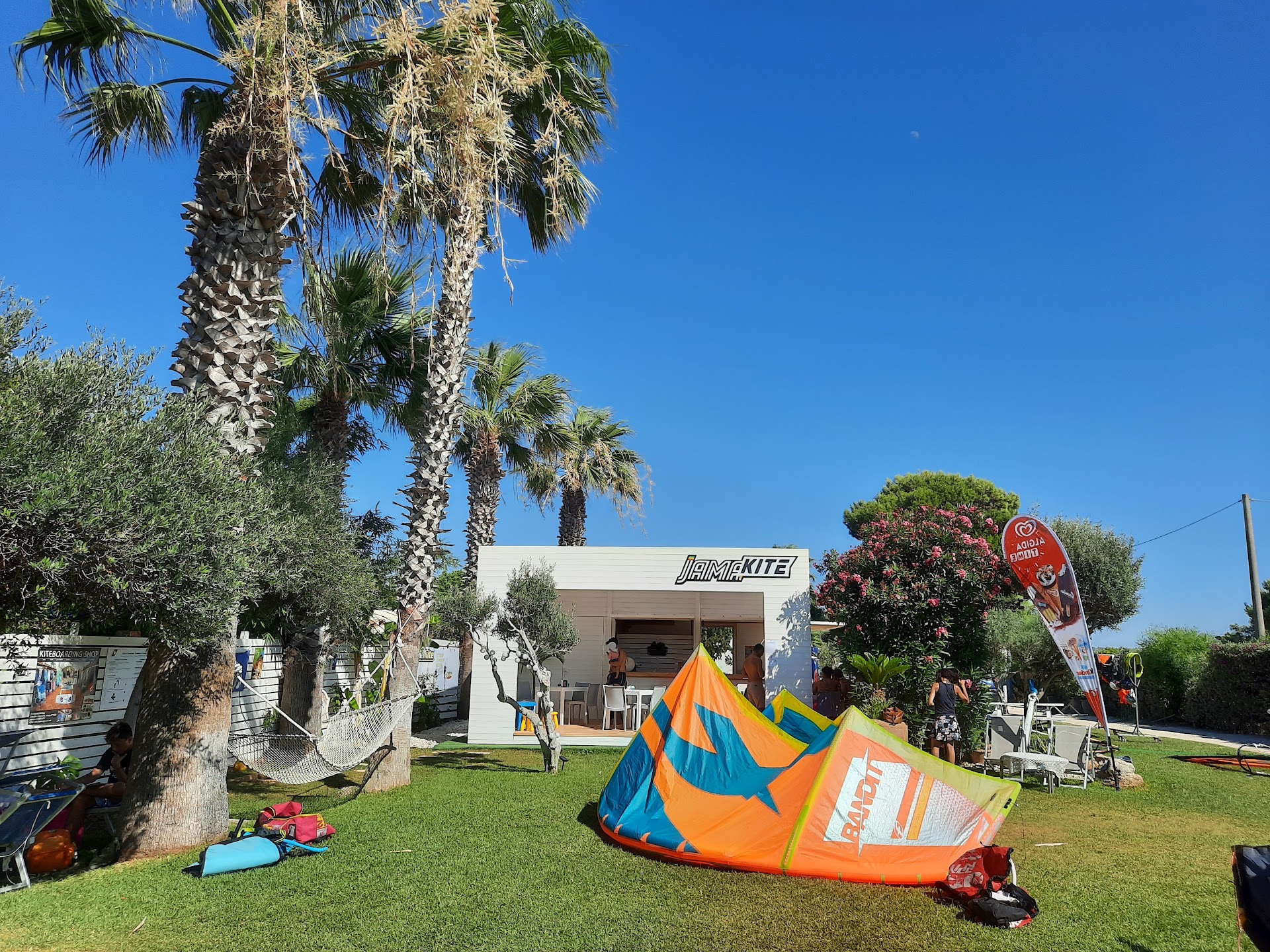 JAMAKITE -school & rentals windsurf kitesurf sup wing foil canoe BEACH BAR stagnone sicilia NAISH CENTER