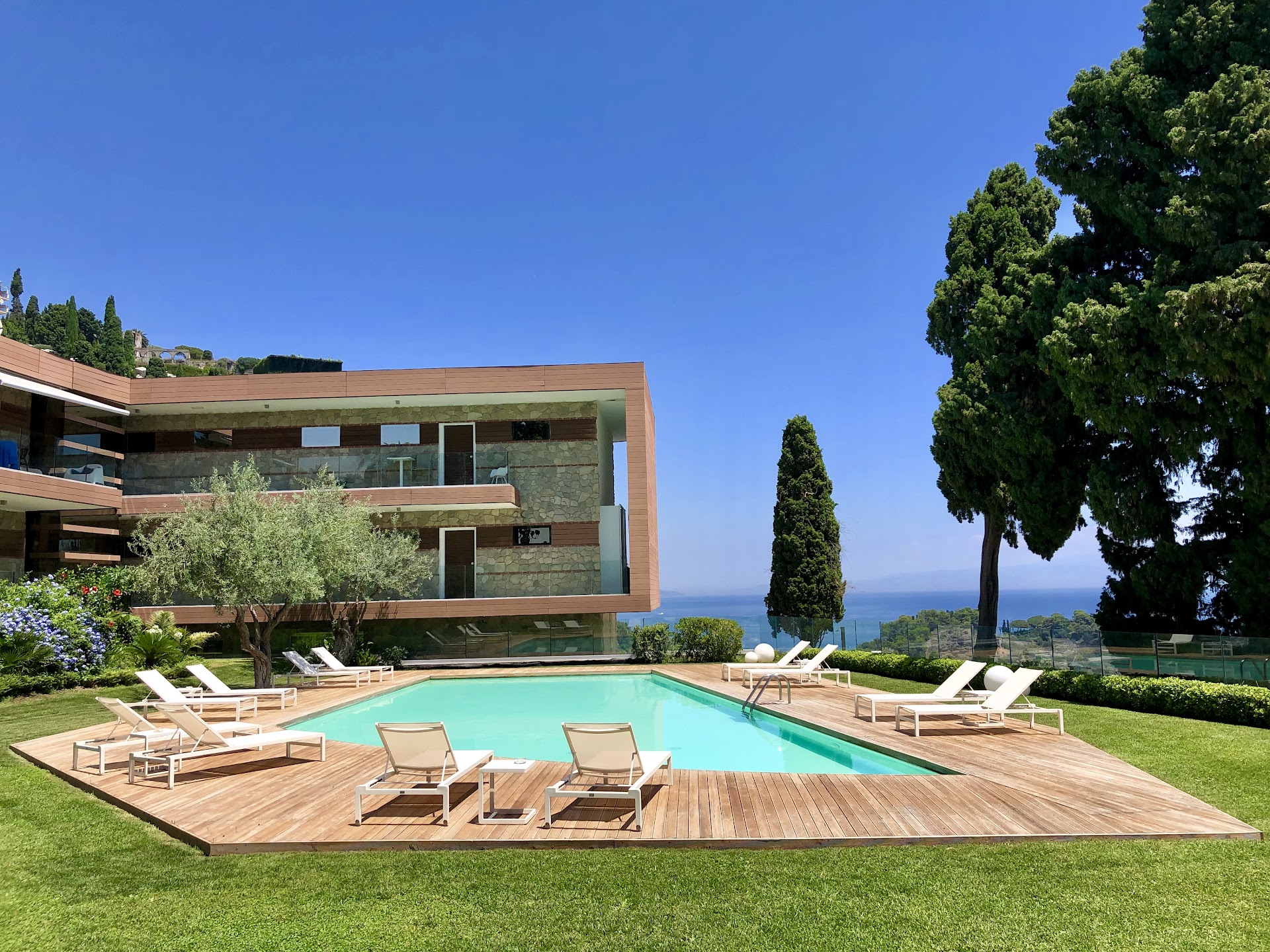 Isola Bella Infinity Suites