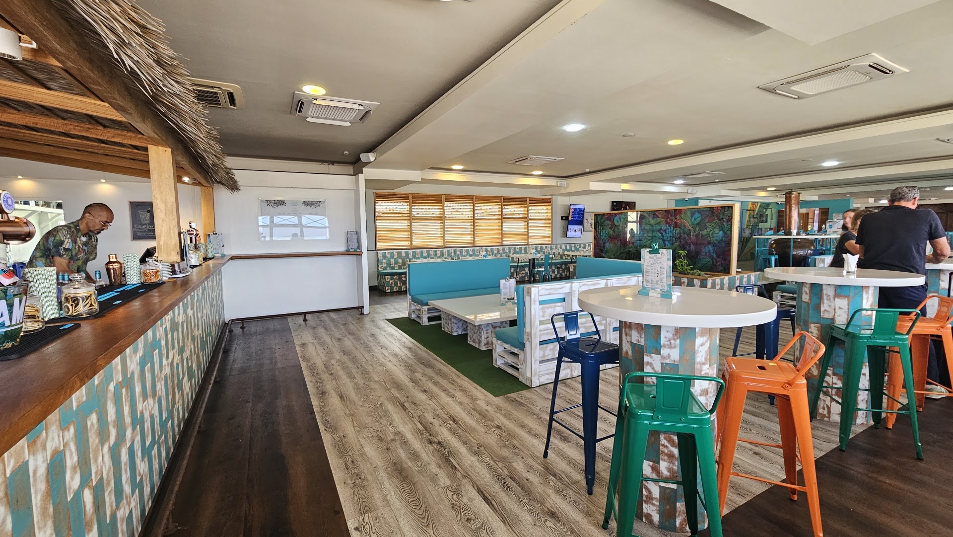 TAKAMAKA BAR & BOUTIQUE