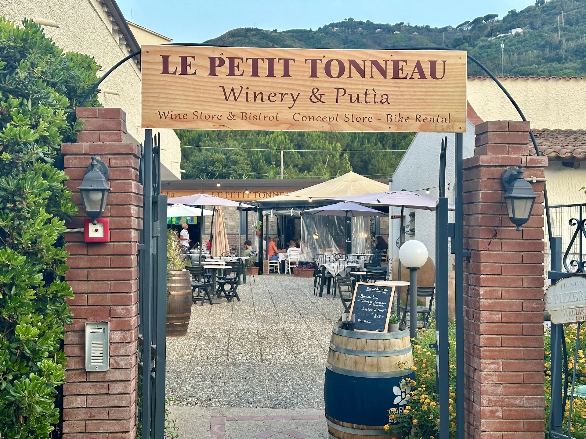 Le Petit Tonneau - Winery & Putia