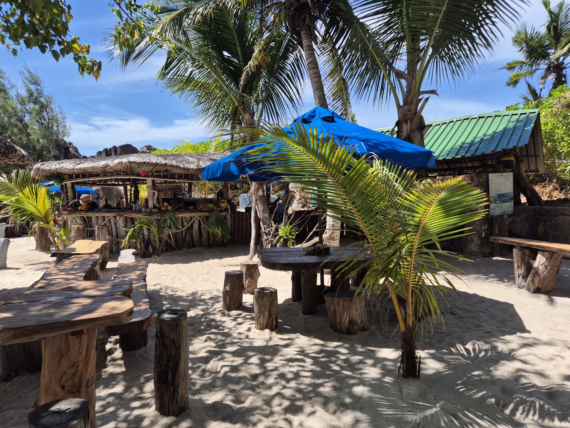 Caiman beach bar