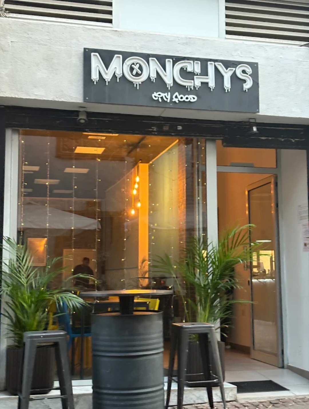 Monchys Cocteleria