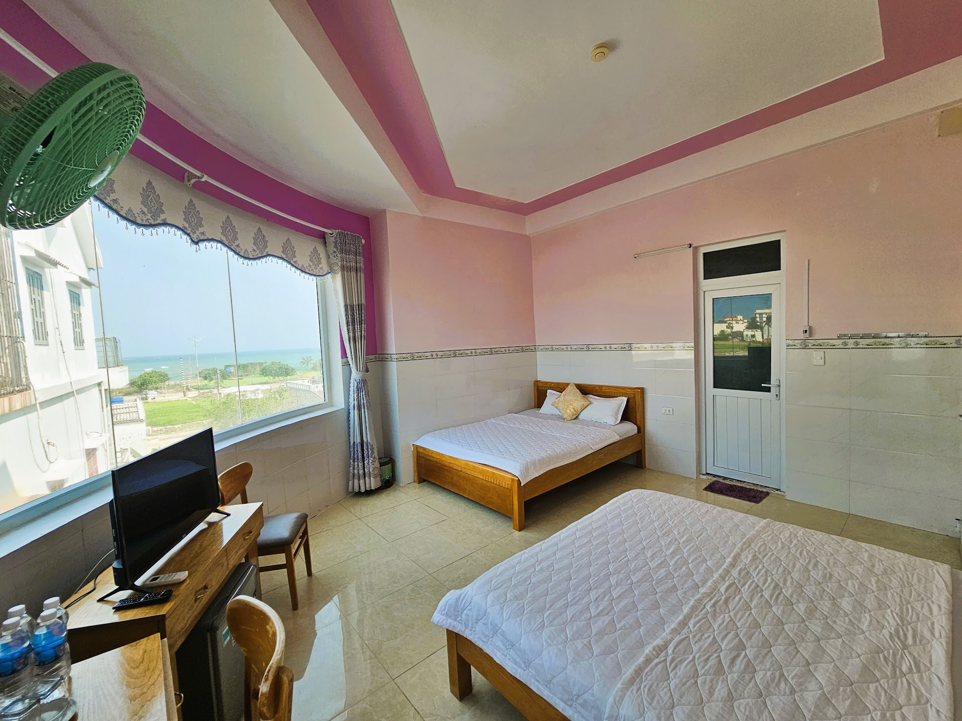 Hotels & Resorts in Hang Cau