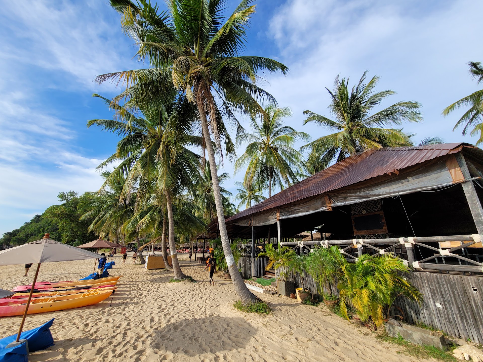 Beach Club & Bali Beds in Tha Khao Beach